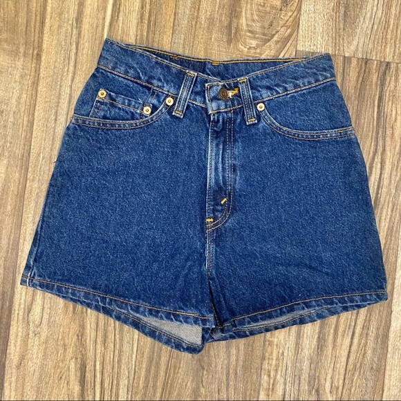 Vintage Levi’s 512 Red Tab high waisted denim shorts, original tags attached - Picture 3 of 15